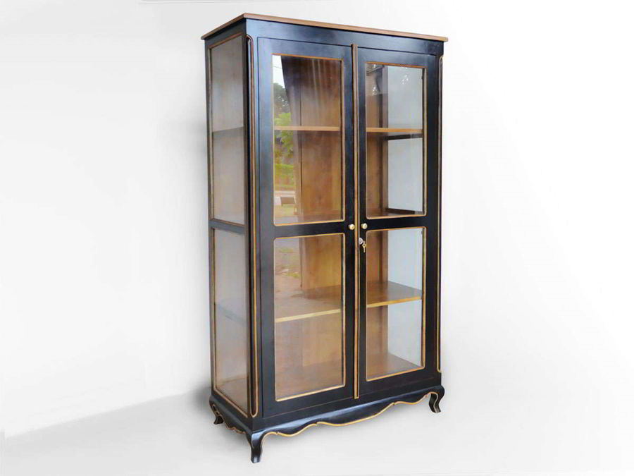 Vitrine full view