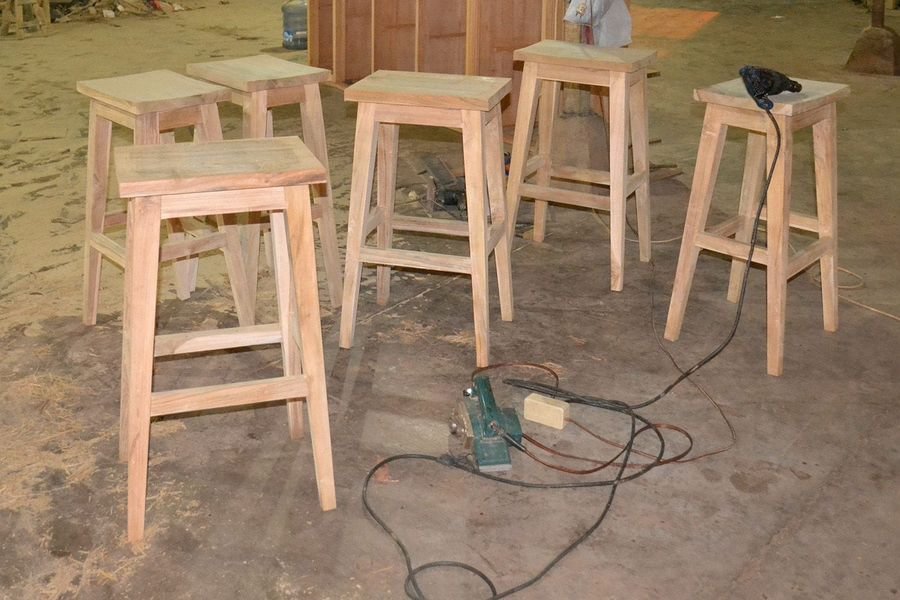 Communal barstool plans