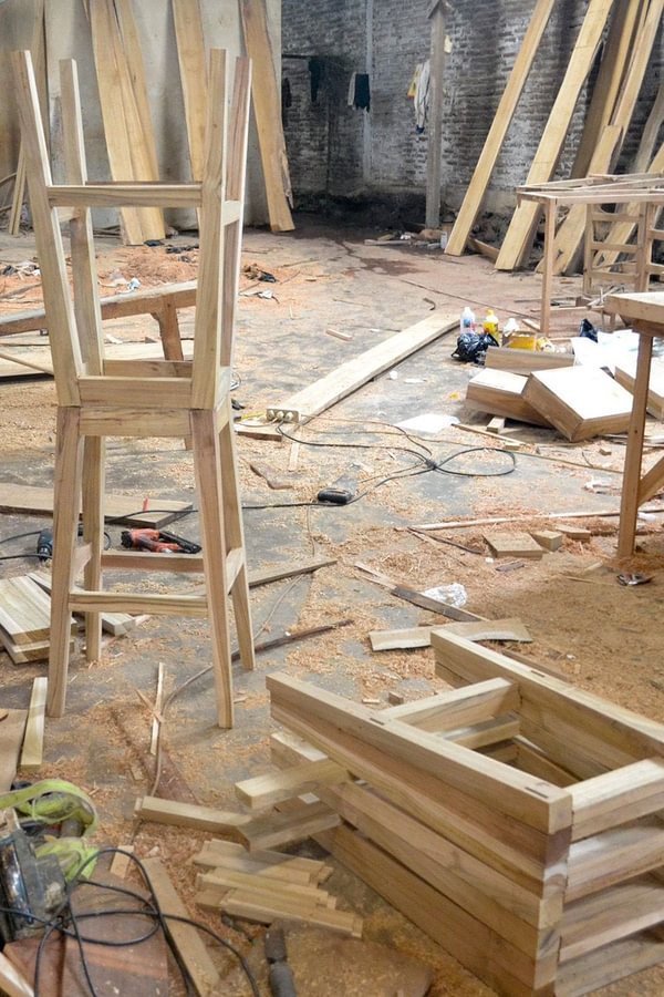 Communal barstool left view