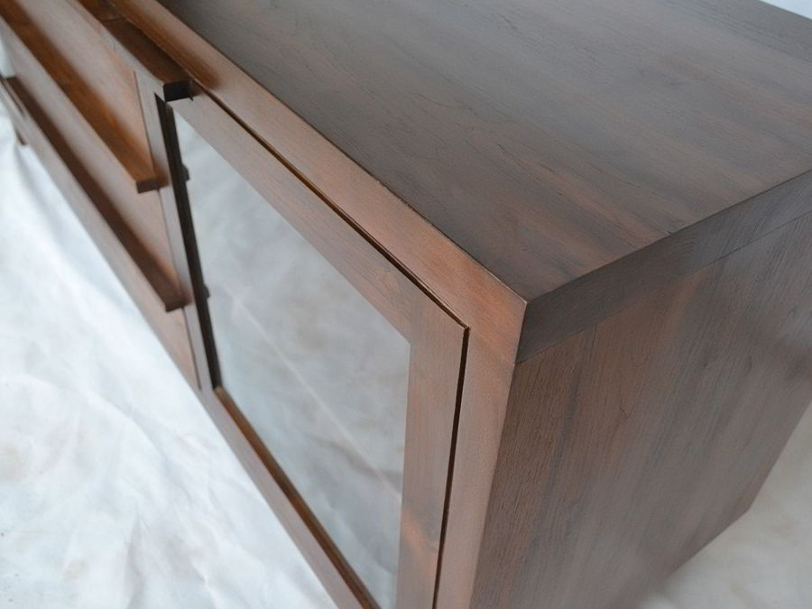 Solid wood grains at left side and top leaf