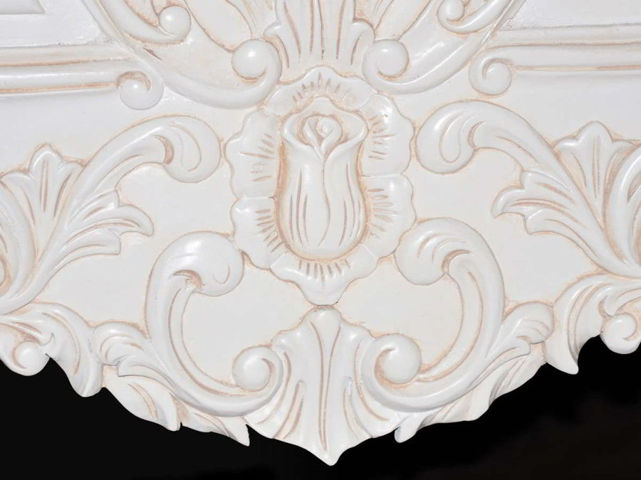 Beautiful elaborate carving on the bottom of the footboard.