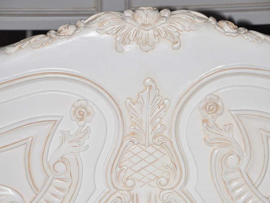 Rose carving on the top of the foot board frame.