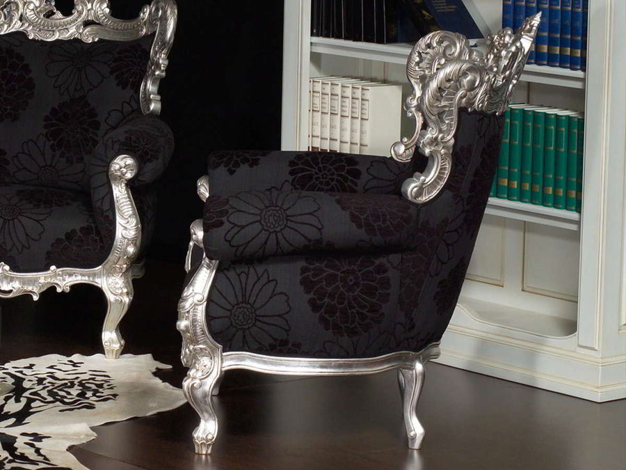 Backrest top frame carving, flowers and shell anywhere.