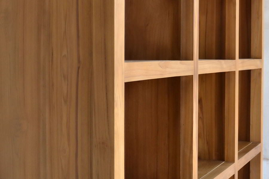 Middle shelves detailed view