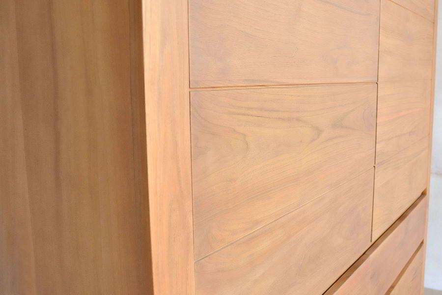 Solid wood grains left doors detailed view
