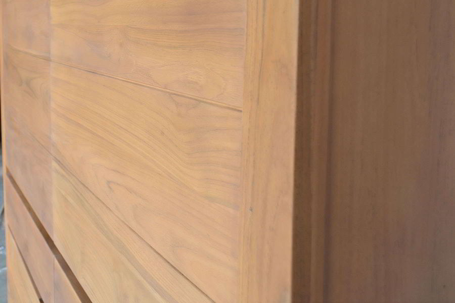 Solid wood grains right doors detailed view
