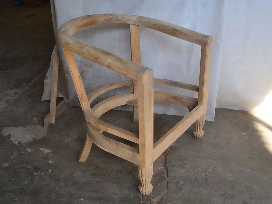 Turning and reeded solid wood legs detail