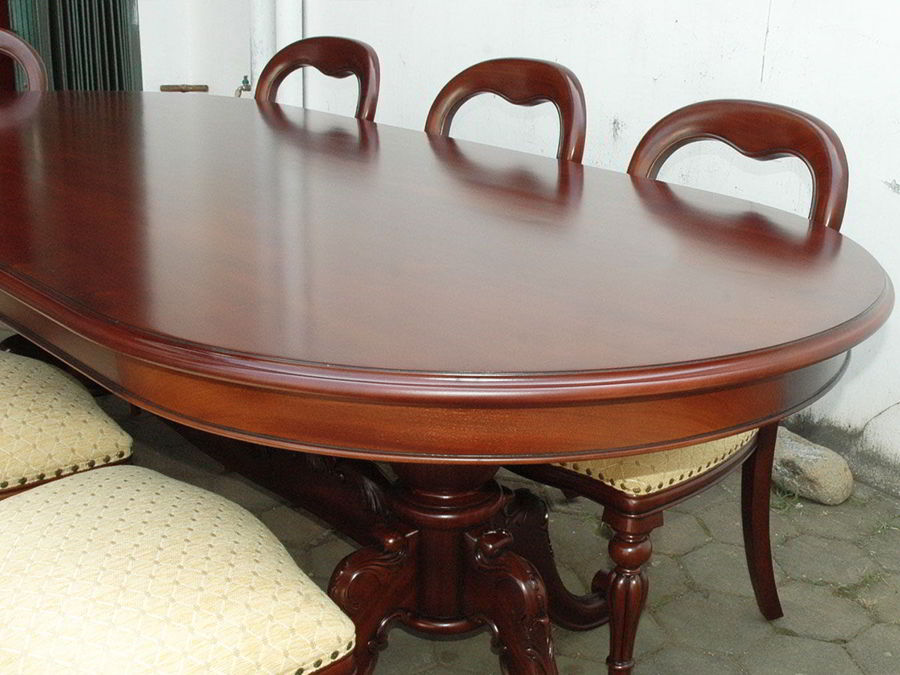 Twin pedestals and stretcher without top leaf